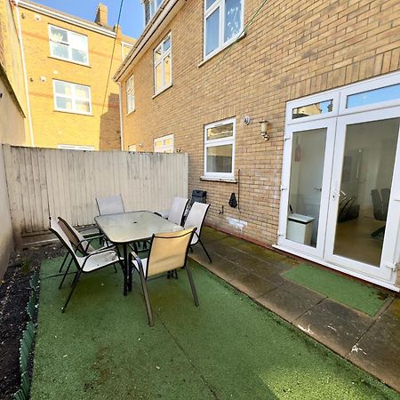 3 Bedrooms Spacious House, Separate Reception, 2 Full Bathrooms, Parking, Garden Londra Exterior foto