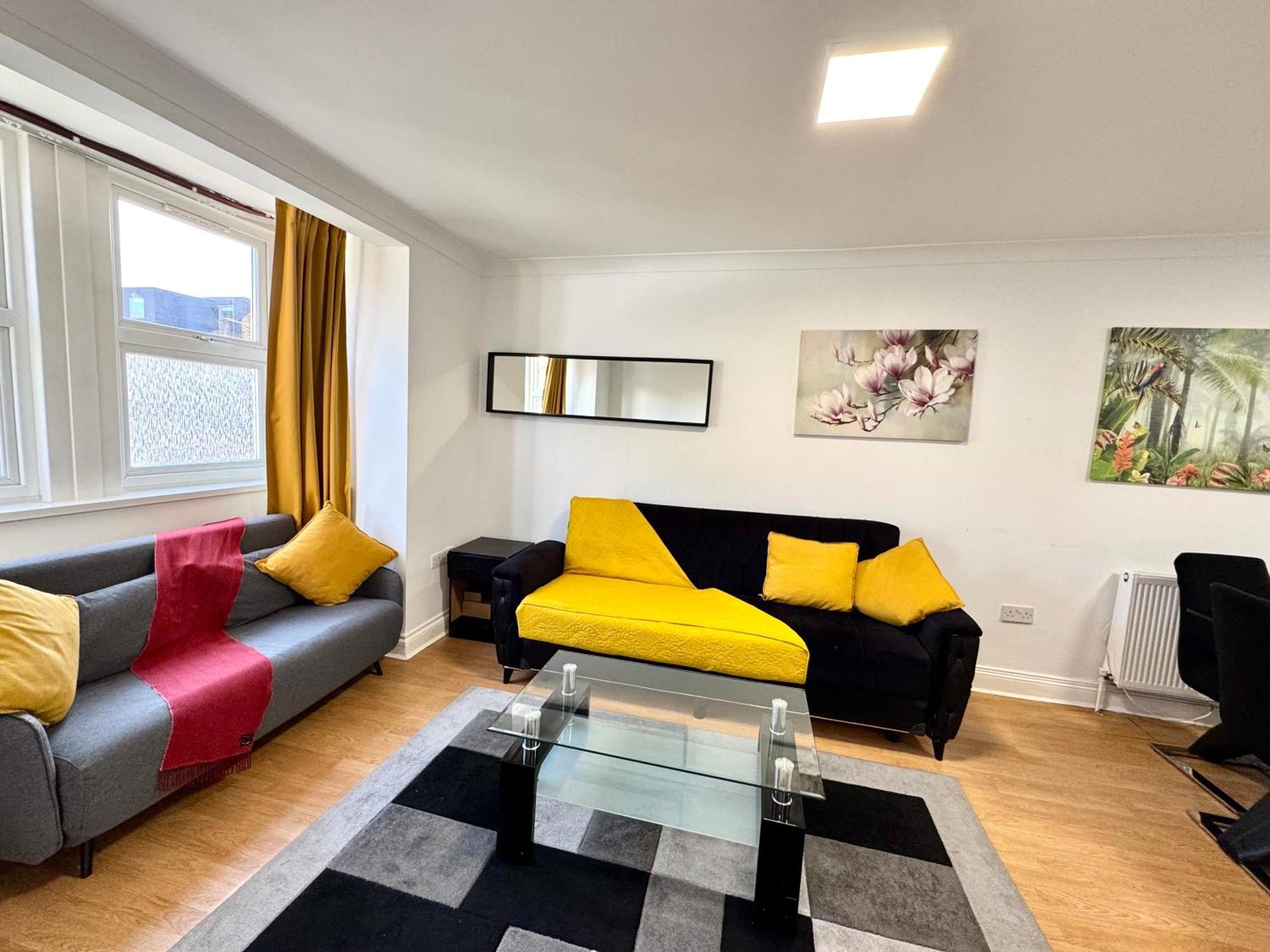 3 Bedrooms Spacious House, Separate Reception, 2 Full Bathrooms, Parking, Garden Londra Exterior foto