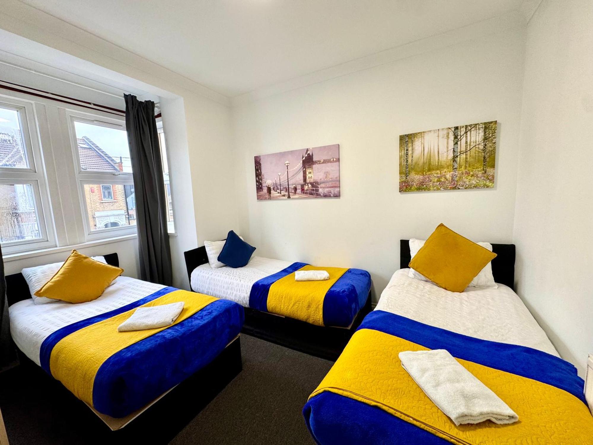 3 Bedrooms Spacious House, Separate Reception, 2 Full Bathrooms, Parking, Garden Londra Exterior foto
