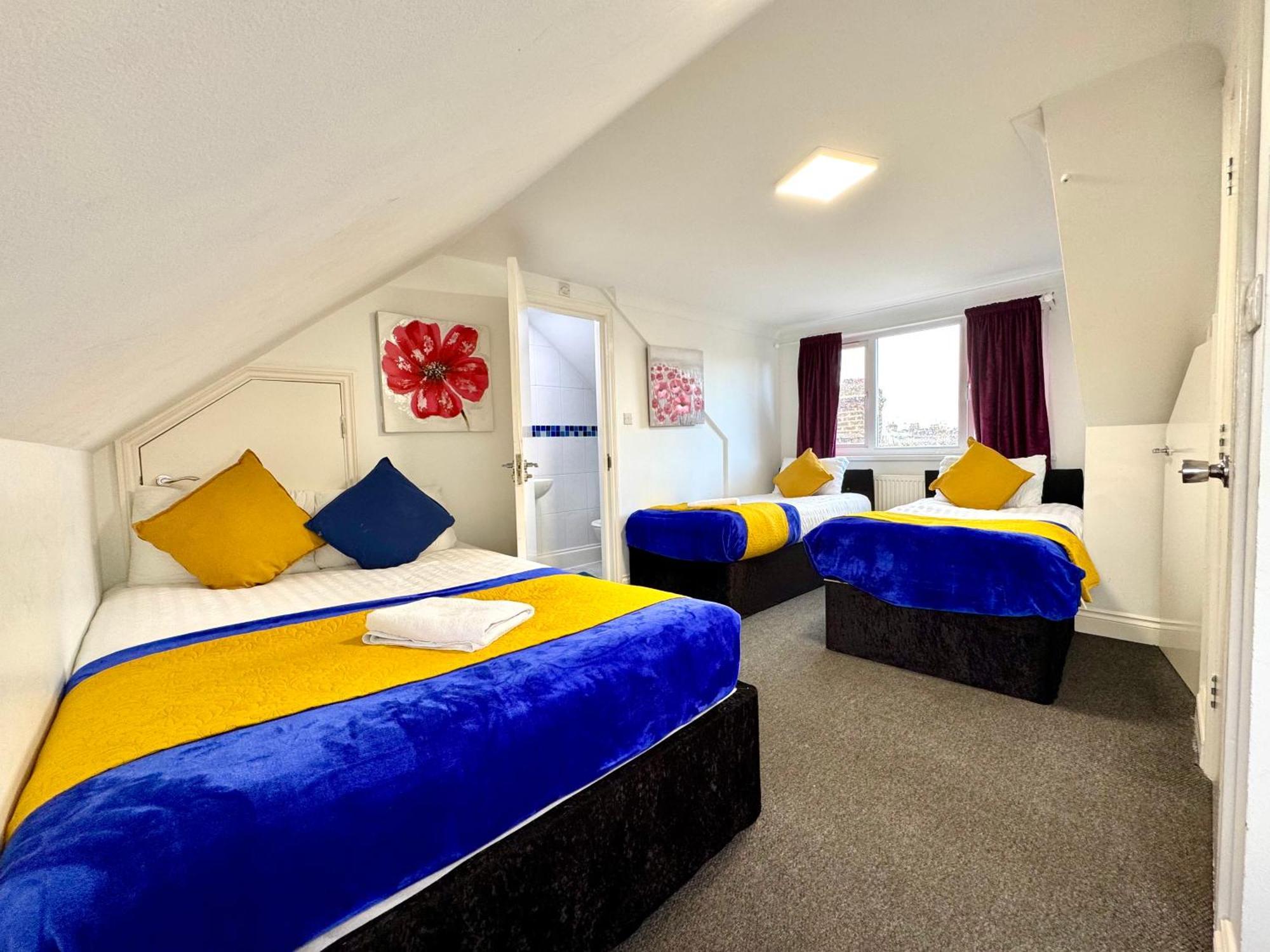 3 Bedrooms Spacious House, Separate Reception, 2 Full Bathrooms, Parking, Garden Londra Exterior foto