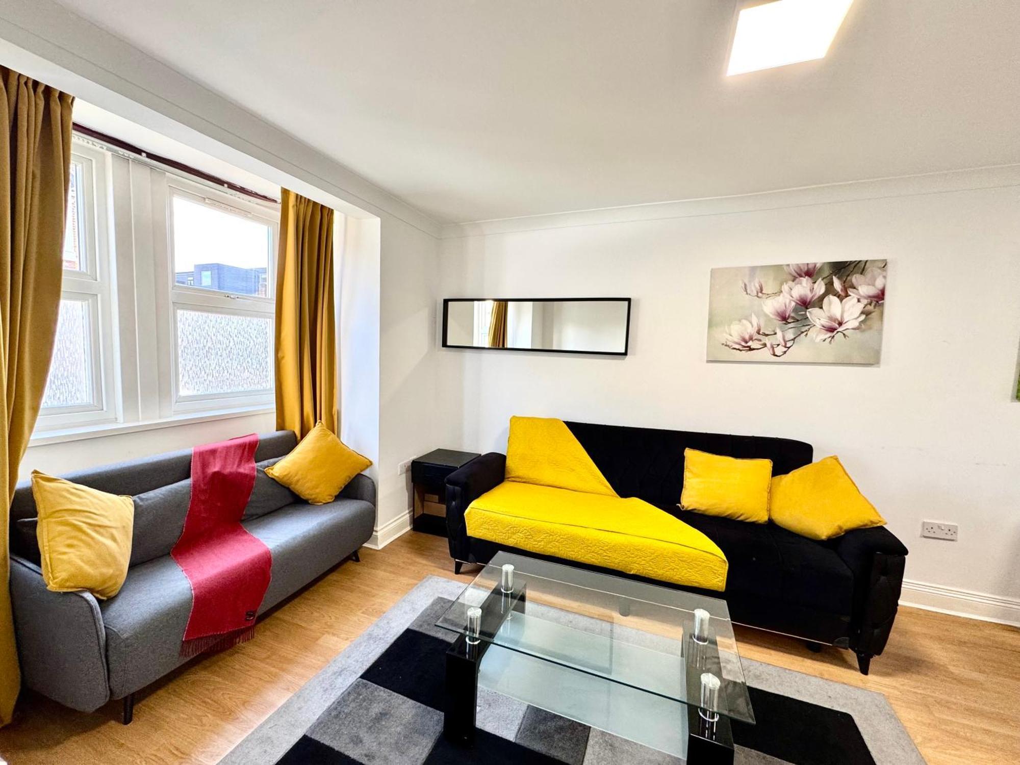 3 Bedrooms Spacious House, Separate Reception, 2 Full Bathrooms, Parking, Garden Londra Exterior foto